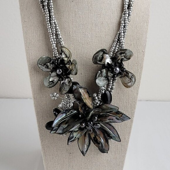 Vintage Vincero Gray Mother Of Pearl Floral Statement Necklace 20" Lobster Clasp - Picture 1 of 9
